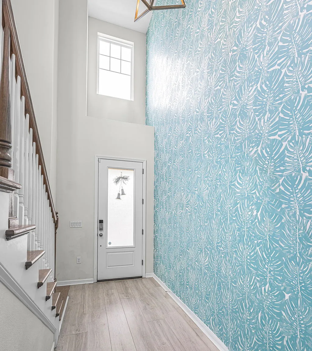 Starkey Ranch Model w gar condo — Photo 2