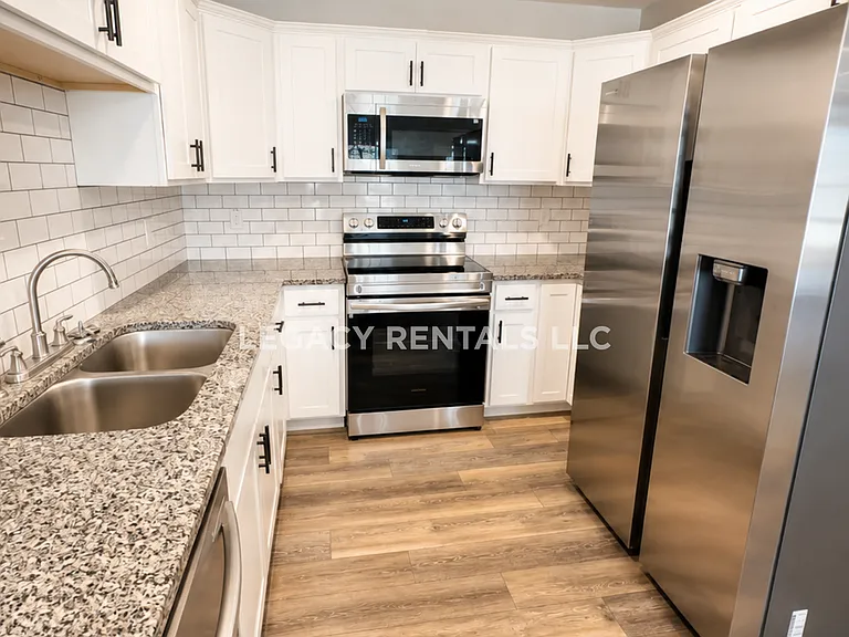 240 Longwood Ln #1 — Photo 3