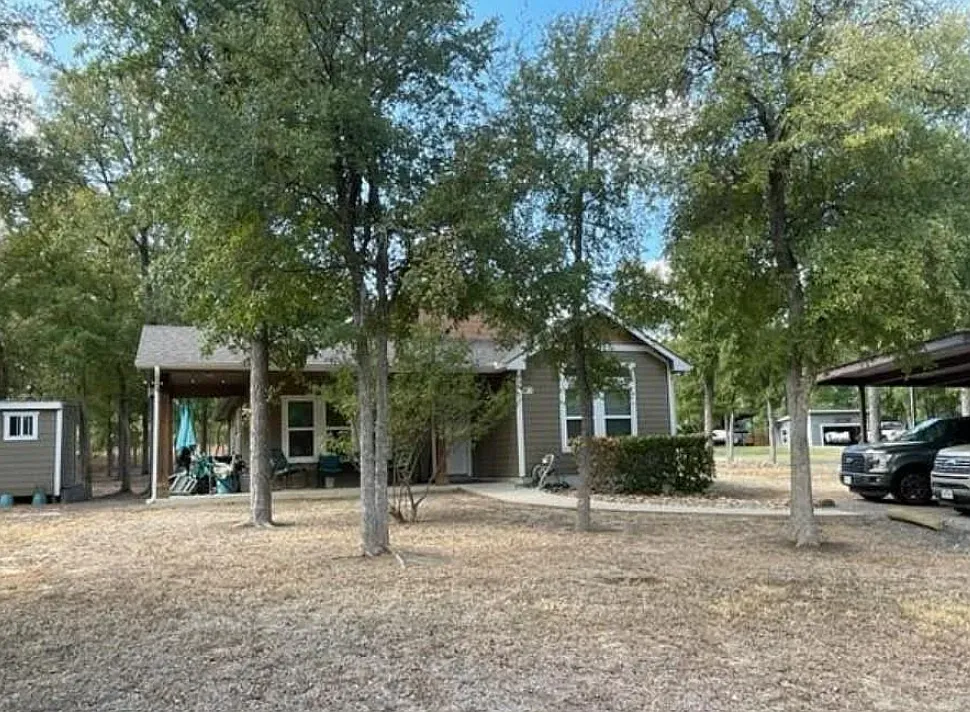 3 bed, 1600 sqft, $1,995 — Photo 2