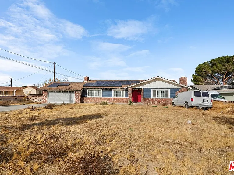 4631 W Avenue M8 — Photo 3