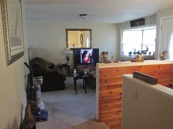 5th image of 335 Oakwood Dr