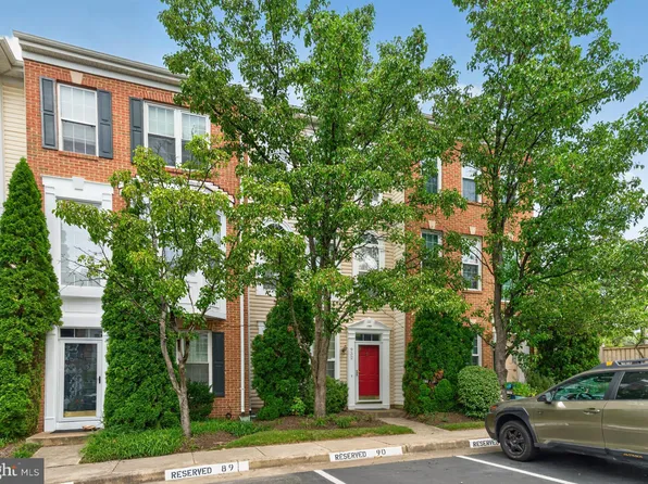 932 Harrison Cir, Alexandria, VA 22304