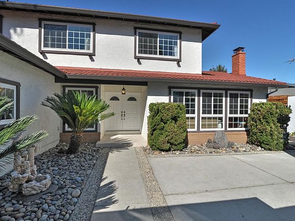 4th image of 5027 Moorpark Ave