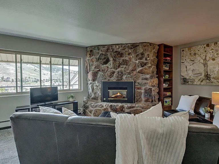370 E La Bonte St #B — Photo 2