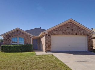 9101 Gristmill Ct, Fort Worth, TX 76179