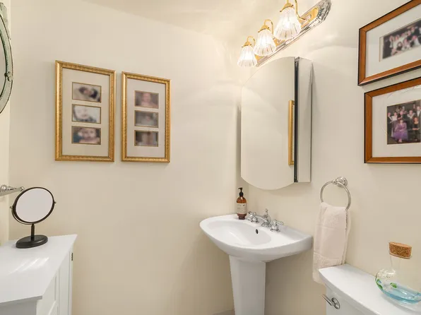 50 Sutton Place South image 9 of 16