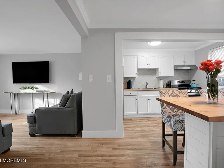 155 Manor Dr — Photo 1