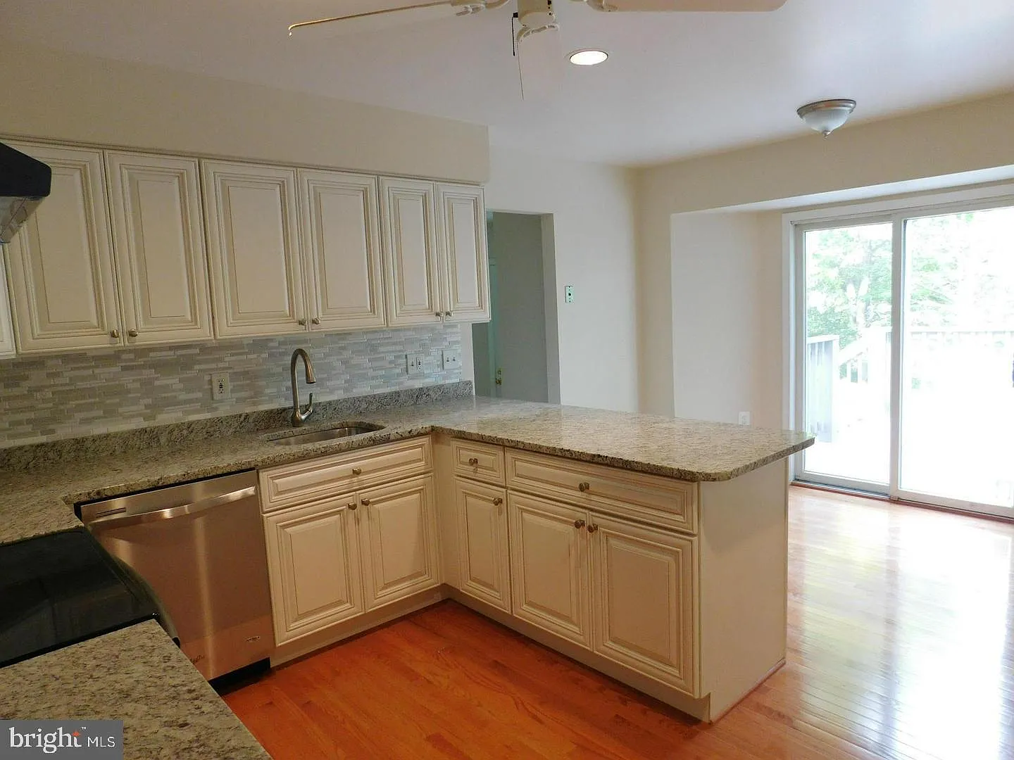4 bed, 3.5 bath, 3190 sqft, $4,200 — Photo 4