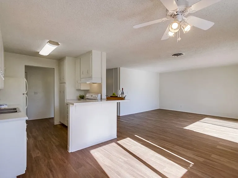 Villa Capri Apartments — Photo 2