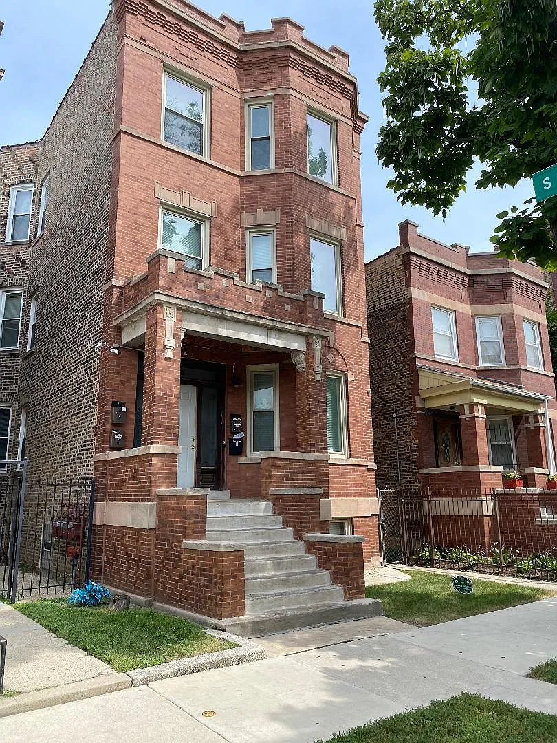 3 bed, 900 sqft, $2,000 — Photo 1