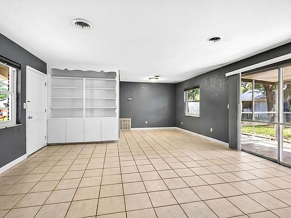 3rd image of 2622 SW 35th Ave