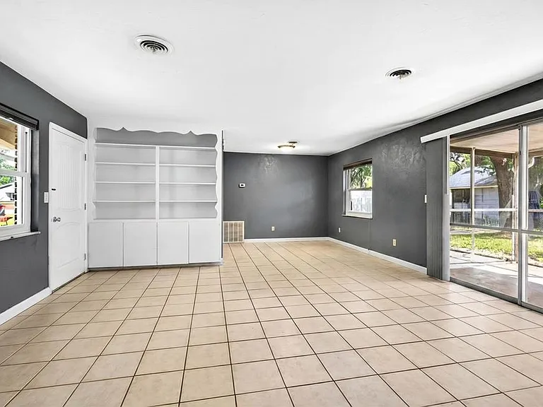2622 SW 35th Ave — Photo 3