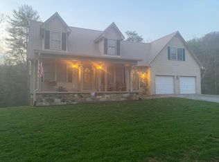 11598 Red Lick Rd, Irvine, KY 40336