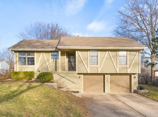 1609 NE Ridgeview Dr, Lees Summit, MO 64086