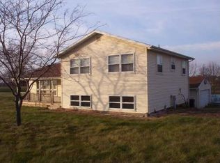 1220 Swan Lake Rd, Avon, IL 61415