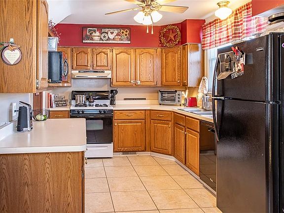 4th image of 228 Lindsay Pl