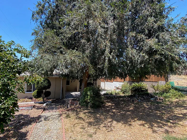 2216 N Indiana Ave — Photo 1