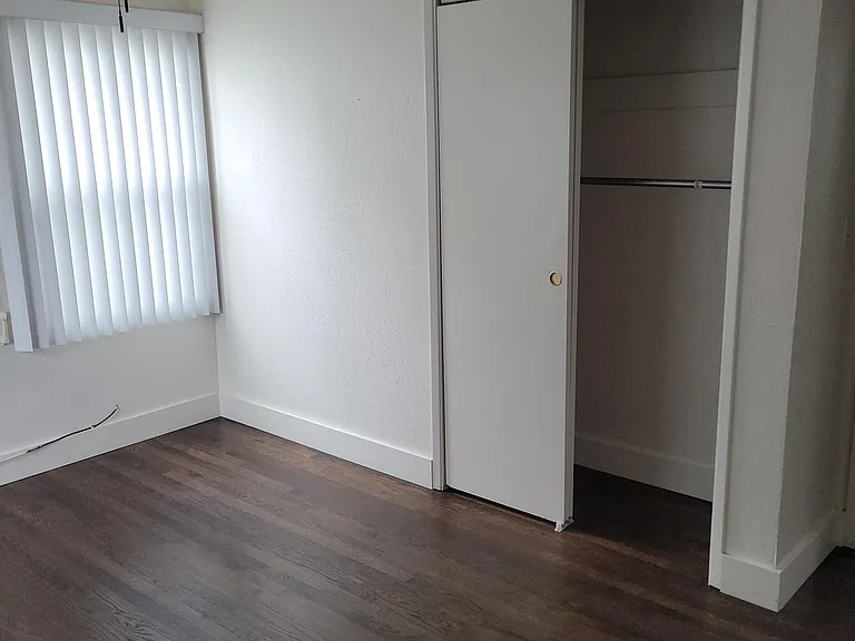 423 E Barrymore St — Photo 10