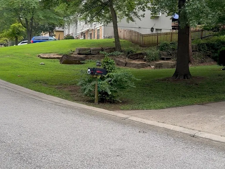 9806 Red Oak Ln — Photo 6