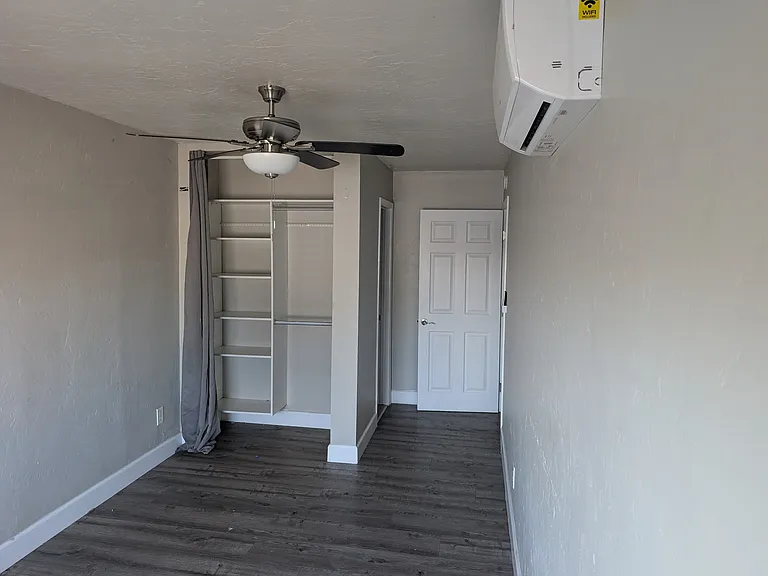3946 Broadway — Photo 10