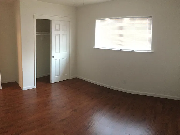 746 Illinois Ave #3 — Photo 1