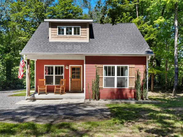 115 N Adams St, Adams, TN 37010