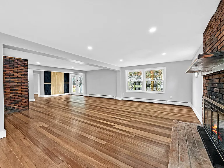 21 Burlington Rd — Photo 32