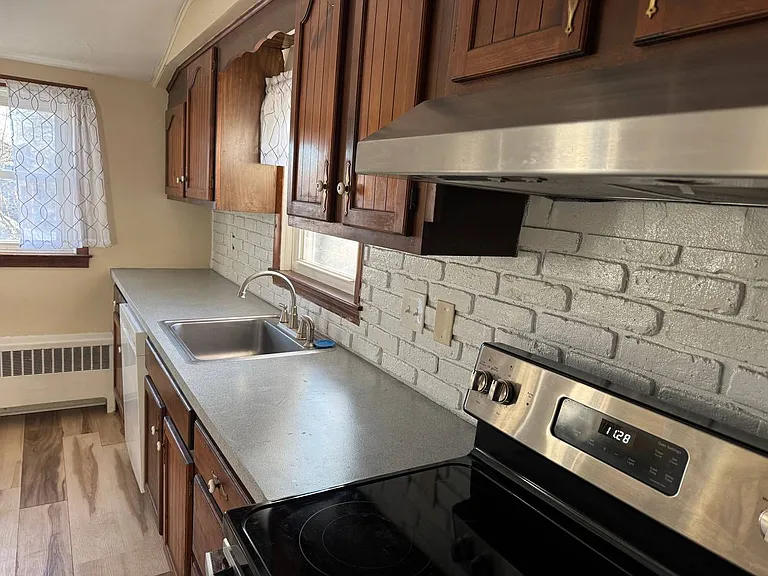 35 Birchland Ave #2 — Photo 7