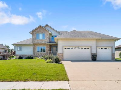 2703 Falcon Ln, Cedar Falls, IA, 50613