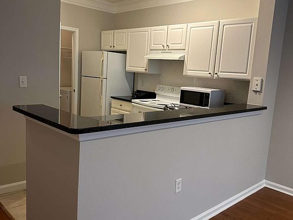 3rd image of 5208 Westchester Rdg NE