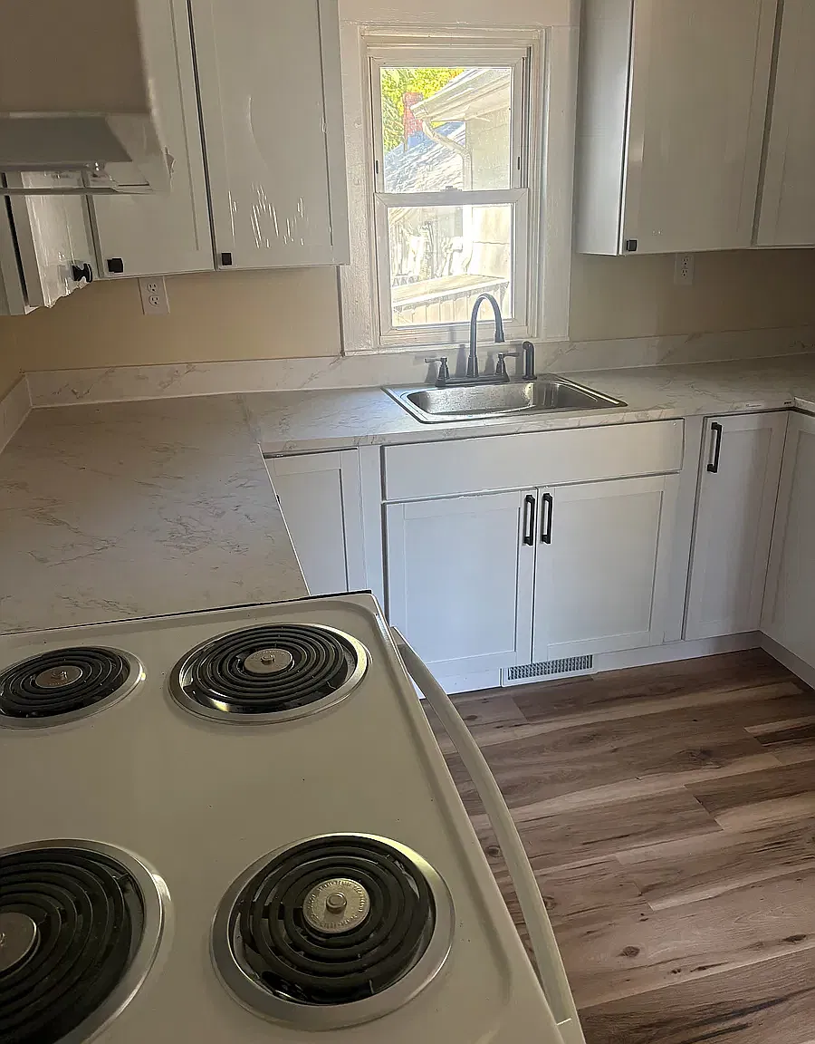 4 bed, $1,900 — Photo 2