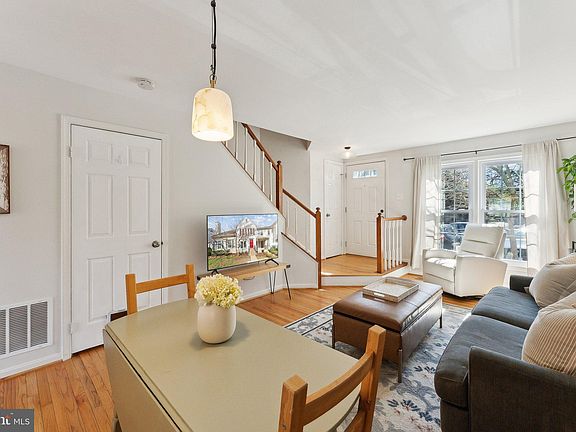 4th image of 2956 Kings Station Ct