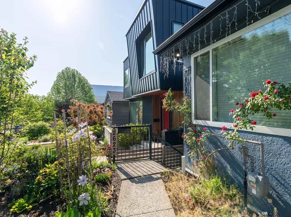 2621 E 5th Ave, Vancouver, BC V5M 1N1