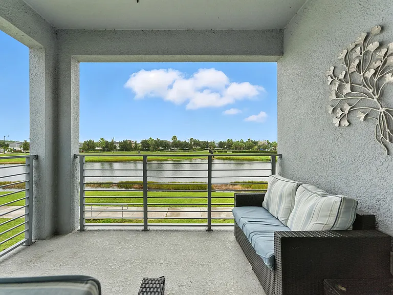 Paradox Cir — Photo 16