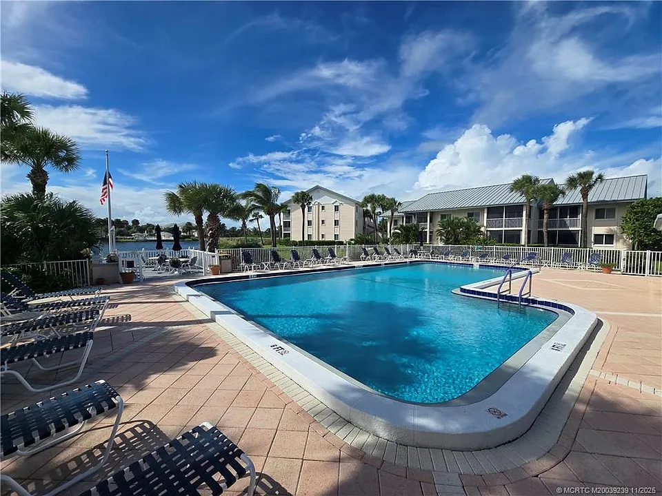 484 NE Plantation Rd #4103
