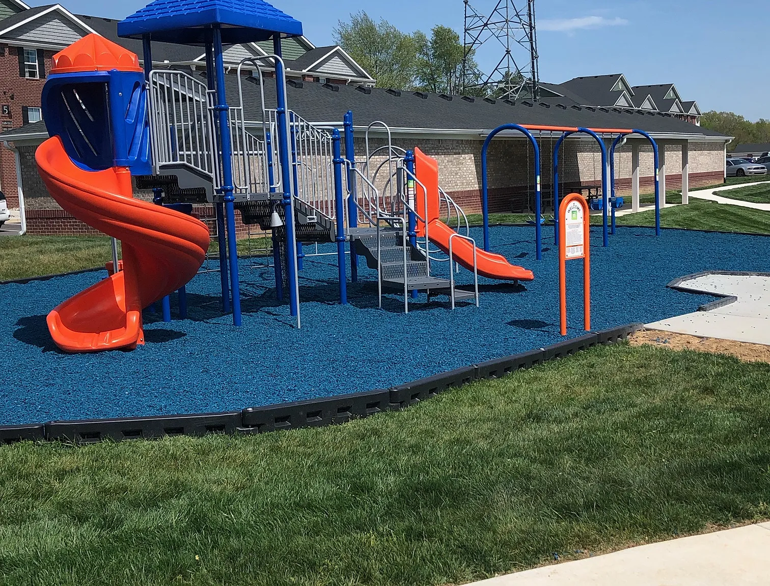 Crestwood Commons Apartments — Photo 4