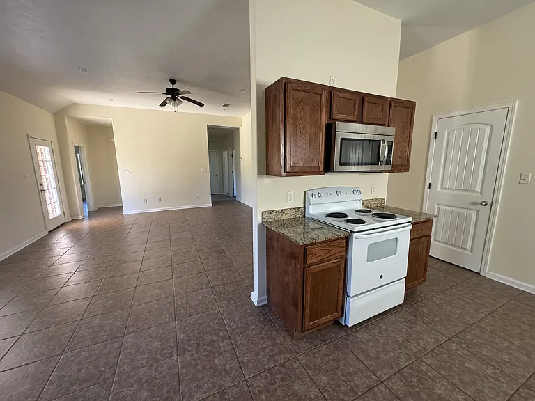210 Small Oaks Rd — Photo 3