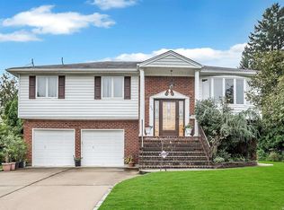 273 Fairfield Ave, Carle Place, NY 11514