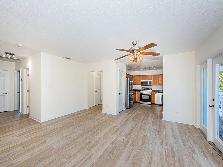251 Pompano Dr SE #D — Photo 11
