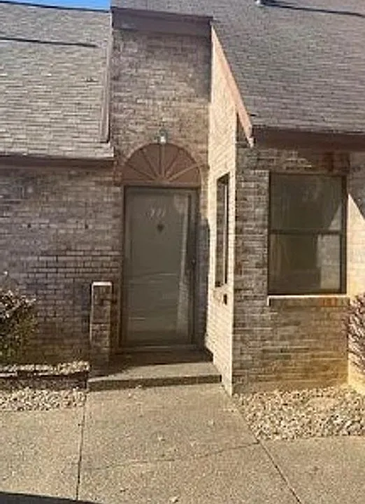 711 Chuck Gray Ct