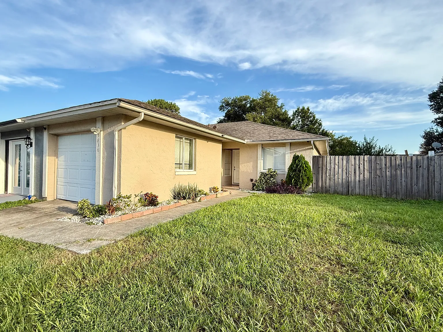2 bed, 930 sqft, $1,799 — Photo 3