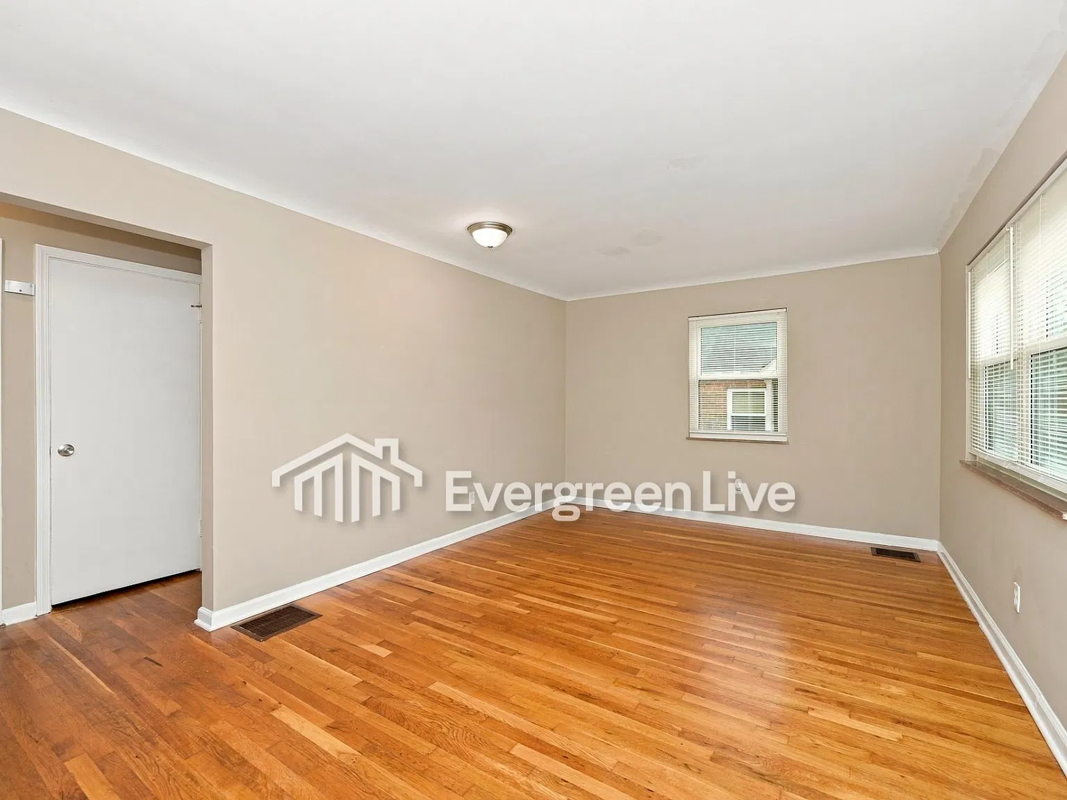 4 bed, 1.0 bath, 1134 sqft, $1,445 — Photo 2