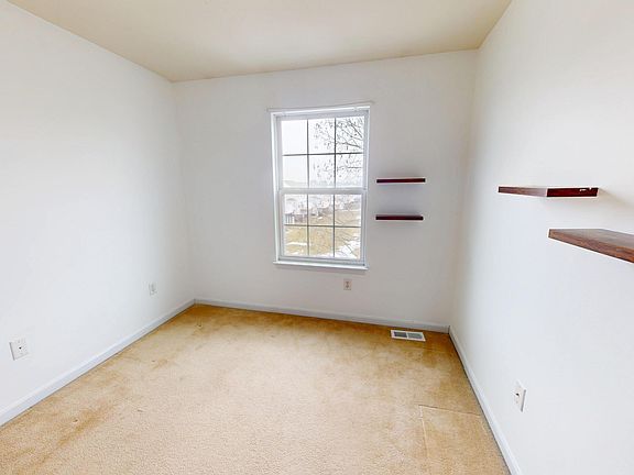 4th image of 153 Barrington Ln