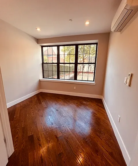 35 Claver Pl #2J — Photo 9