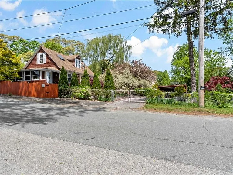 185 Ottawa Ave — Photo 2