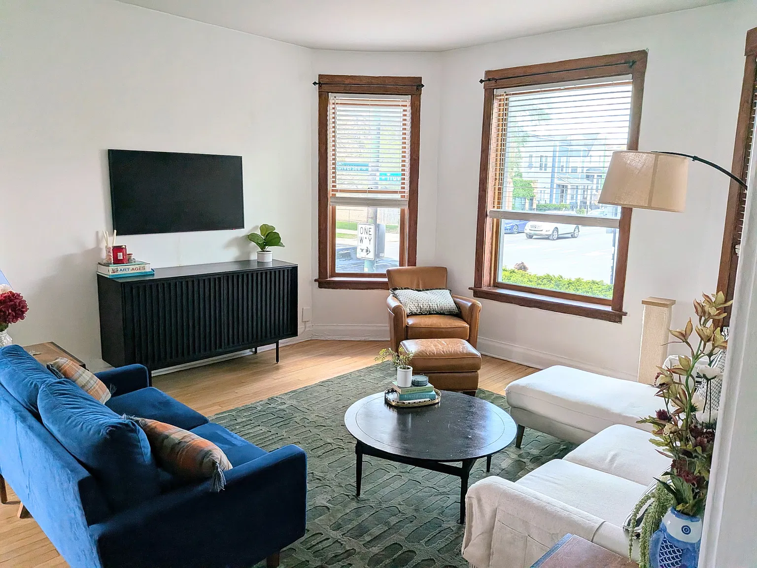 2 bed, 1200 sqft, $2,400 — Photo 4