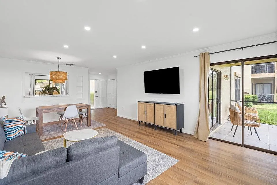 2 bed, 2.0 bath, 1180 sqft, $4,500 — Photo 1