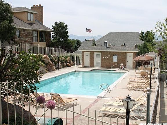 4th image of 1102 E Brigadoon Ct