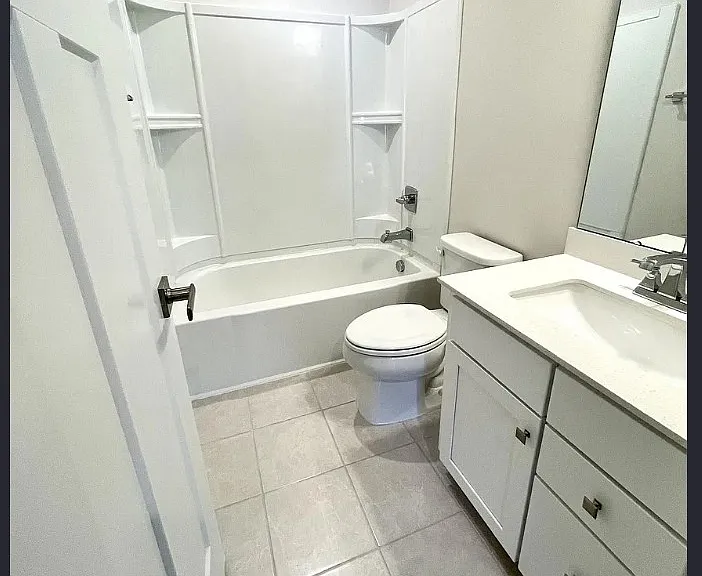 53 Connaught Ct — Photo 13