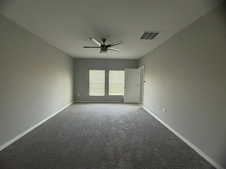 1498 Austin St — Photo 15